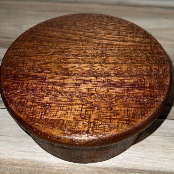 Lot of 2 Wood Boxes With Lids, one Round and One Square - Picture 3 of 10